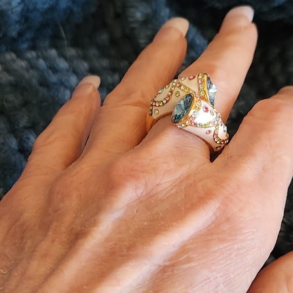 Enamel bi pass ring..fun costume jewely - Picture 3 of 5